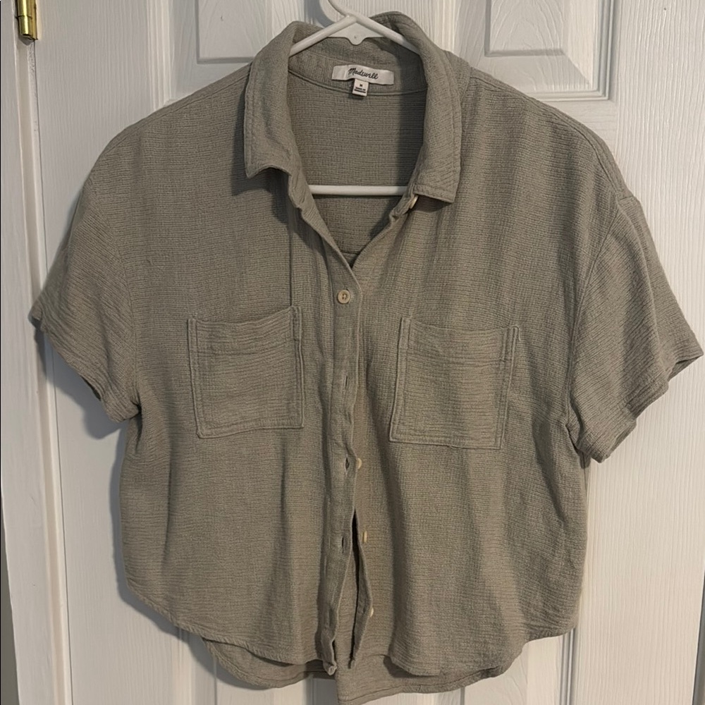 Women’s Madewell light green soft cotton button up, cropped shirt.